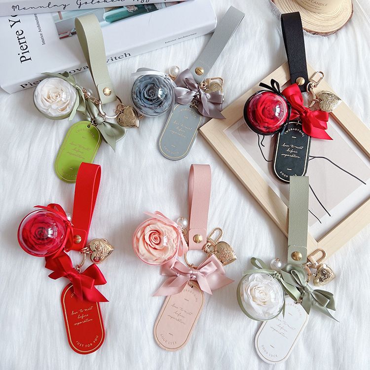 Valentine's Day Preserved Flower Leather Keychain: Romantic and Cute to Carry Around, Perfect for Gifting or Personal Use（pink)