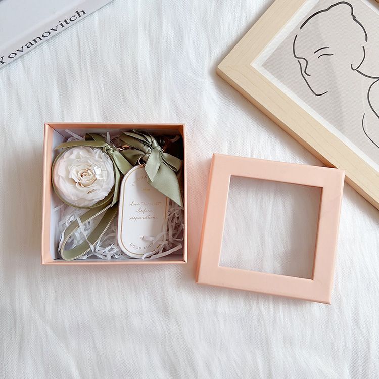 Preserved Flower Leather Keychain: Romantic and Cute to Carry Around, Perfect for Gifting or Personal Use(GREY)